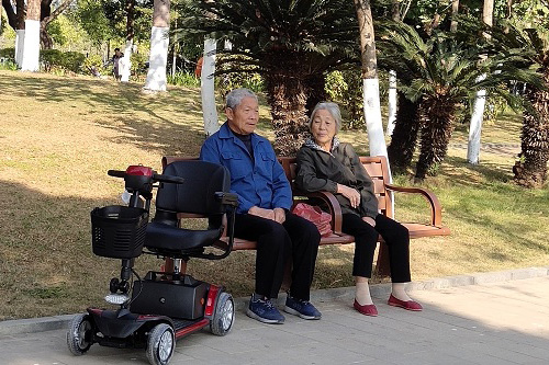 為什么老人需要老年代步車？.jpg